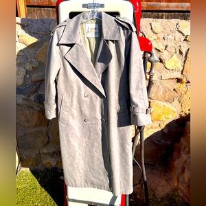 London Fog trench coat 🧥